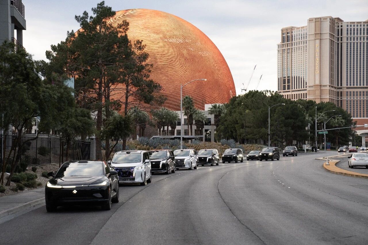 贾跃亭又有新动作！FF机器人首秀，还带来全新汽车经销模式