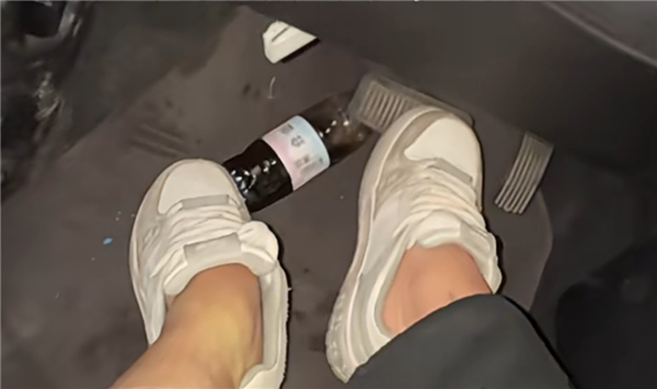 挂饰、玩偶、手机支架……车内这些陷阱再好看也别放了