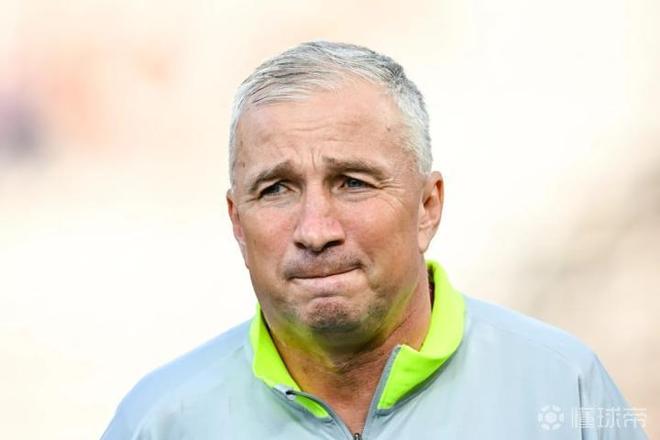 记者：切尔西名宿佩特莱斯库一切安好，并没有患癌症