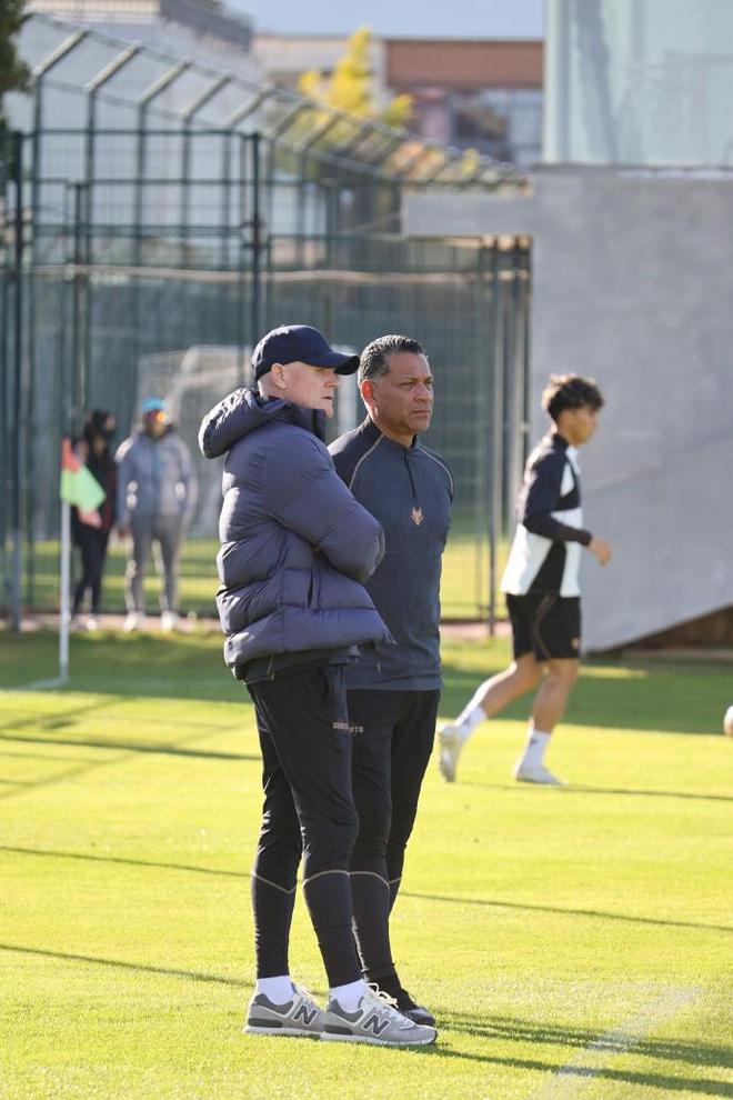 陕西联合开启冬训，新帅弗拉泽、新援伊兰杜斯特现身