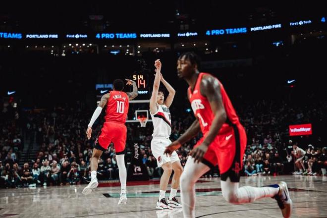 拓媒：裁判对杨瀚森还是吹罚过严；跟罗威组双塔丢篮板不怪他