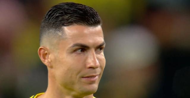 有些心累？胜利门将离谱失误导致丢球，C罗无奈苦笑摇头