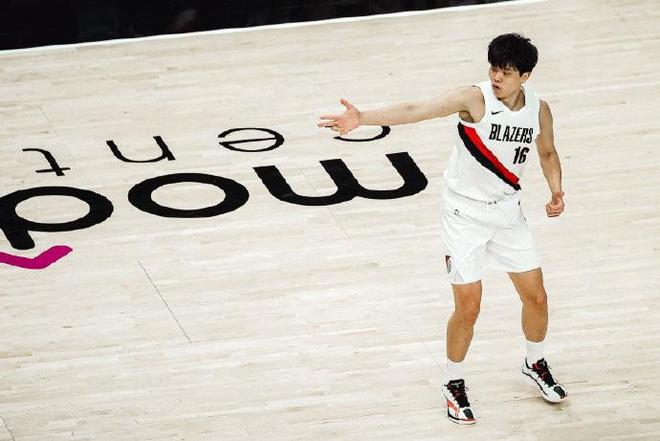 拓记：对火箭是杨瀚森本赛季最佳一战，他完全在场上站得住脚