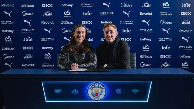 官方：曼城女足签下美国国脚科菲，转会费60万英镑