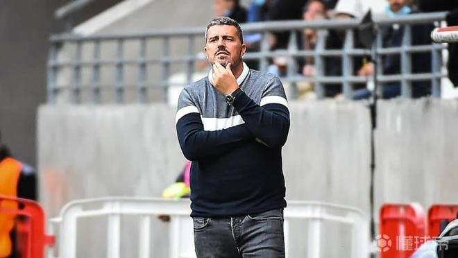 巴萨旧将点评阿韦洛亚：论战术，他连阿隆索的脚后跟都够不着