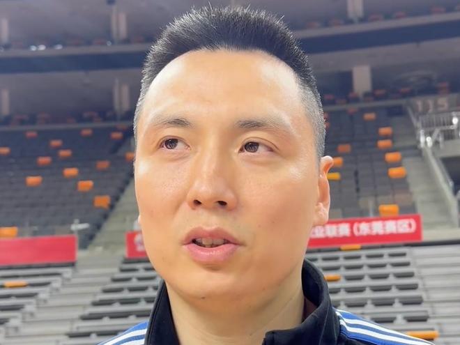 卢伟：战广东要加强人员轮换，洛夫顿背部有伤今晚可能轮休