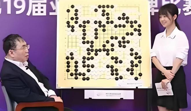 战鹰悼念聂卫平：您是我们的领路人，我会永远怀念您