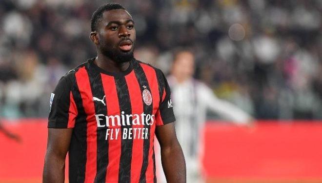 共和报：加拉塔萨雷高层抵达米兰，将去谈福法纳、卢克曼和弗拉泰西