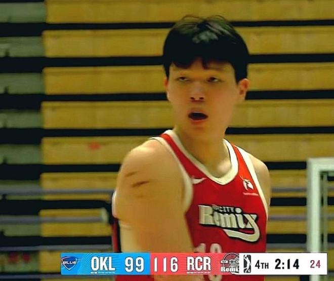 游刃有余，杨瀚森G联赛出场31分钟，12中6砍22分7板3助1断2帽