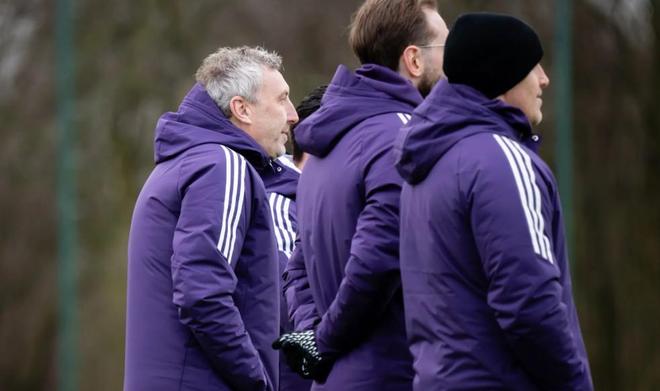 密切关注，威尔科克斯在卡灵顿观看了卡里克的首堂训练课