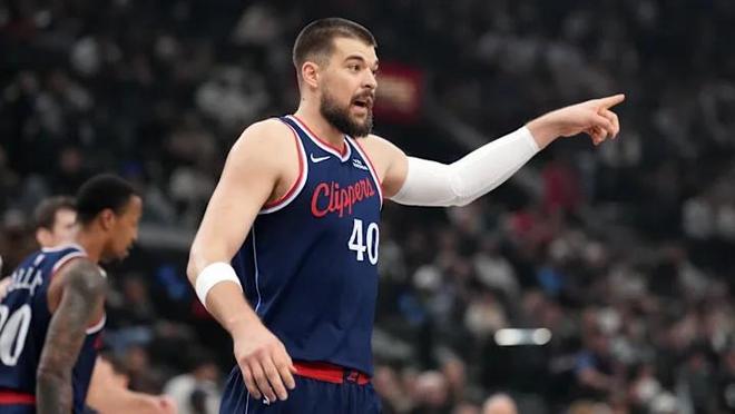 刚复出不久又伤了，船记：祖巴茨踩到巴图姆的脚再度崴伤脚踝