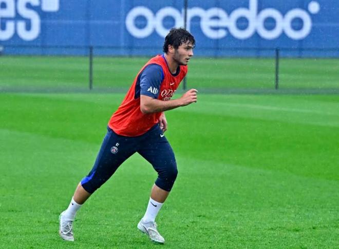 巴黎官方：由于肌肉不适，若昂-内维斯正在进行单独训练