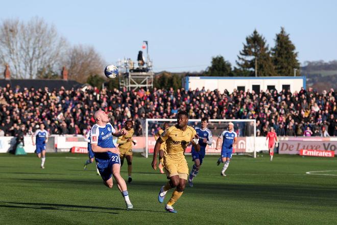 曼晚：曼城仍有意冬窗引进格伊，他们也在考察其他后卫