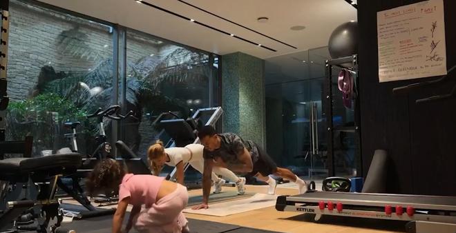 勉励自我，加布里埃尔家中白板上写着“世界最佳防守球员”