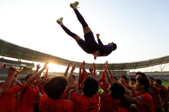 李昊：穿着国家队队服被队友抛起来，这场面我梦到过好几次