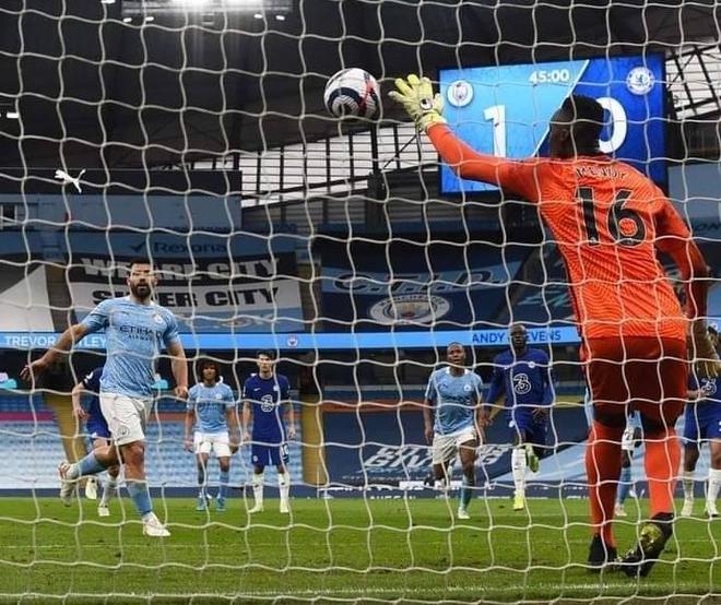 相似度99%！暨扑出阿圭罗勺子点球后，门迪再现“躺平式”扑点