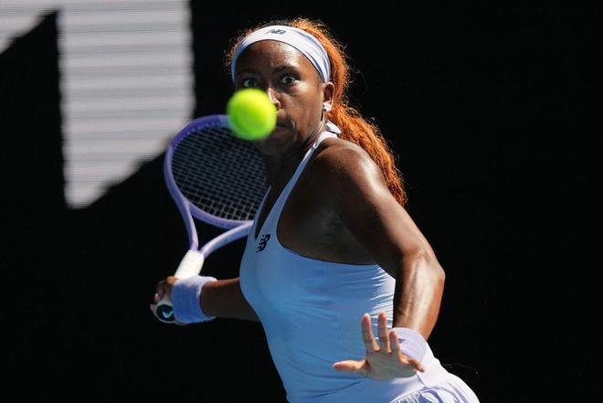 状态有波动，高芙2-1穆霍娃晋级澳网女单8强