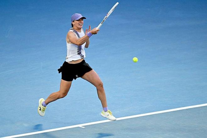 送蛋+两盘仅失三局，斯瓦泰克2-0英格利斯晋级澳网女单8强