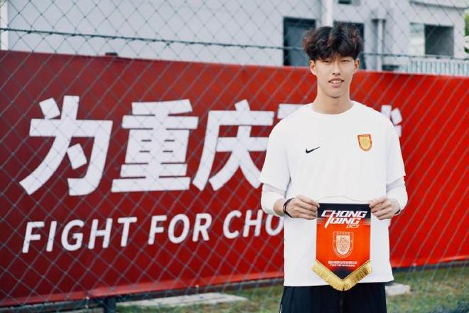 官方：重庆铜梁龙买断湖北青年星门将姚浩洋，双方签约五年
