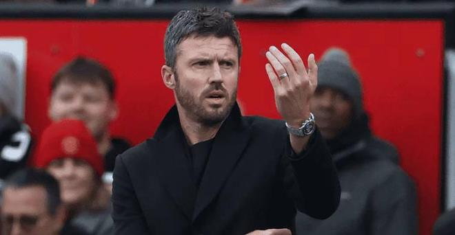 曼晚：回曼市的路上卡里克一直在看回放，今天他们看U21比赛