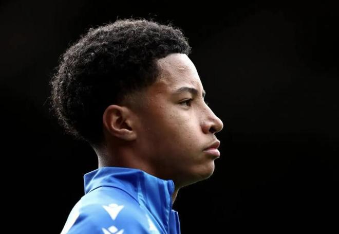 TA介绍切尔西引援目标阿拉奥：进攻属性突出的后卫，非常自信