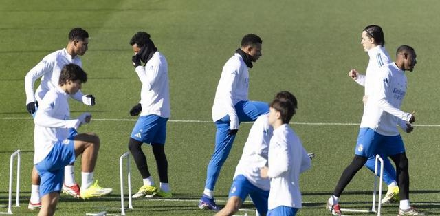 世体：姆巴佩未参与皇马今日合练，能否出战本菲卡存疑