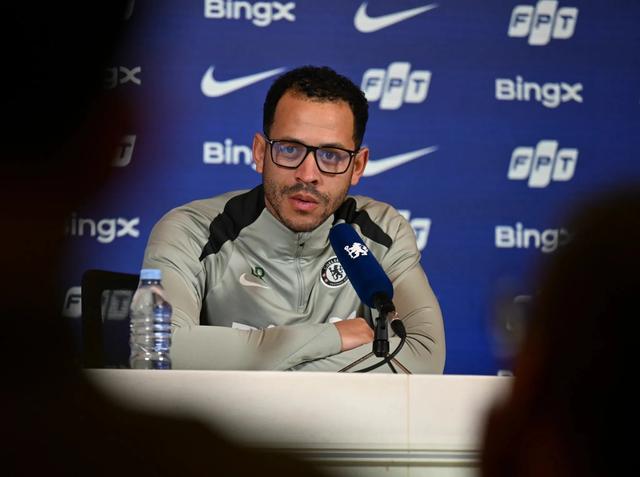 迪尼：罗塞尼尔总想保持优雅得体的形象，这无法获得球迷拥戴