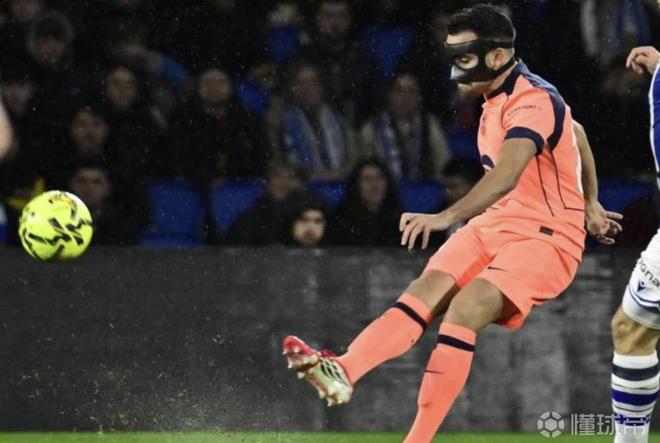 世体：后腰位置巴萨难确定，埃里克、卡萨多和贝尔纳尔三选一