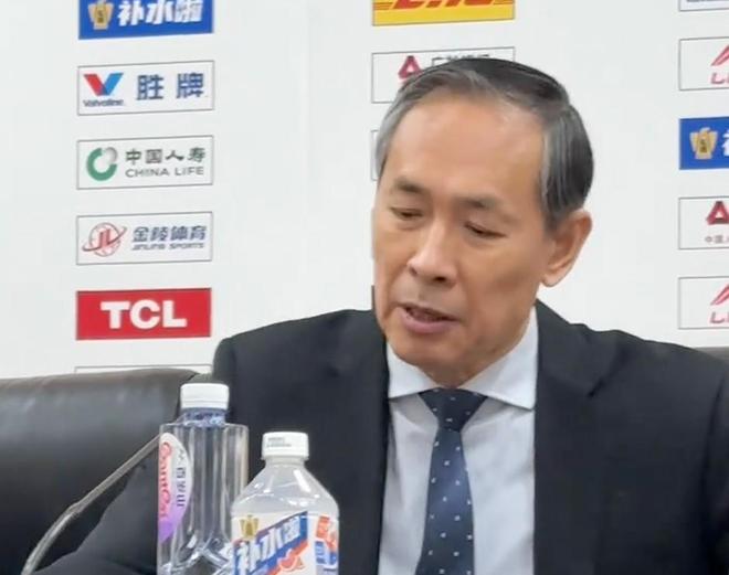 许利民：今晚输球跟阵容没关系，大家的精气神和斗志没有了