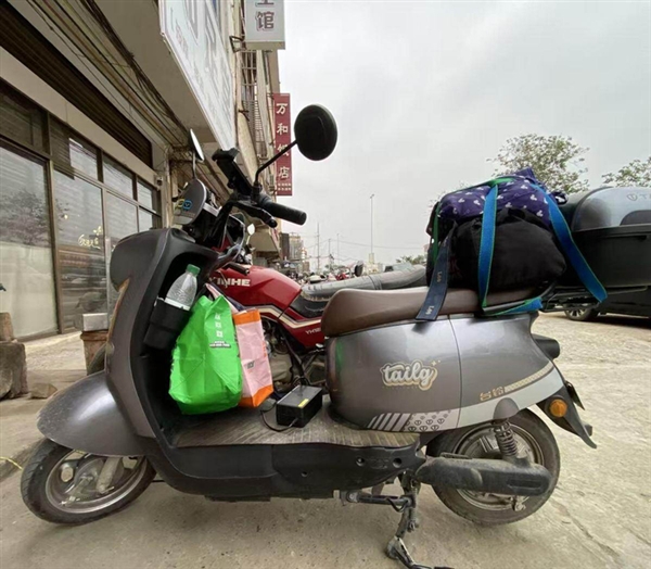 女子骑电动自行车近2个月从上海回广西引百万人围观：3000多公里路程 一天充3次电