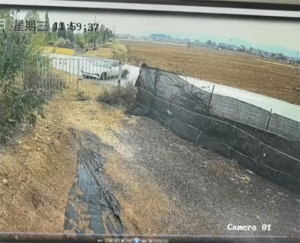 奕派007起火男子救出三人 网友建议申报见义勇为！当地回应：其是肇事者 不符合规定