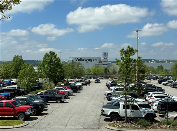 大众与美国汽车工会达成里程碑式协议：全员涨薪20% 6550美元奖金立即到账